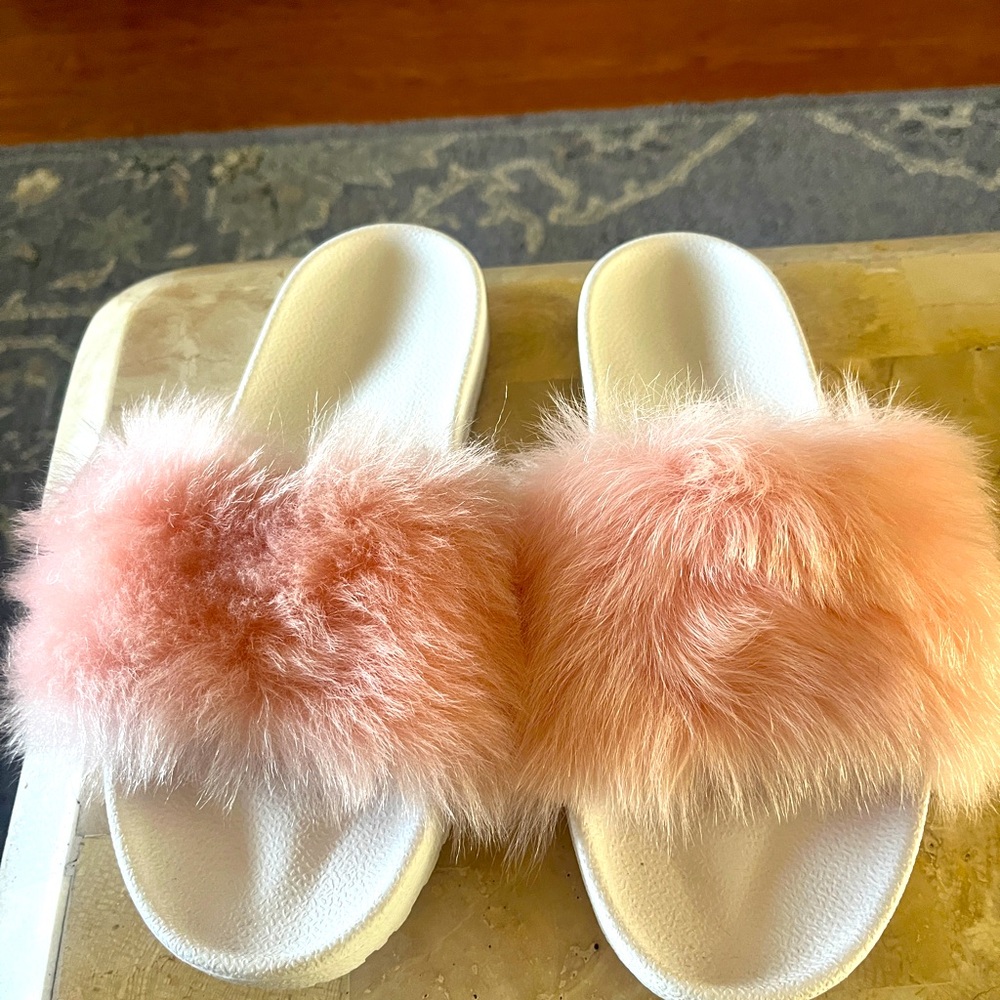 Ugg ladies slippers size 8 pink